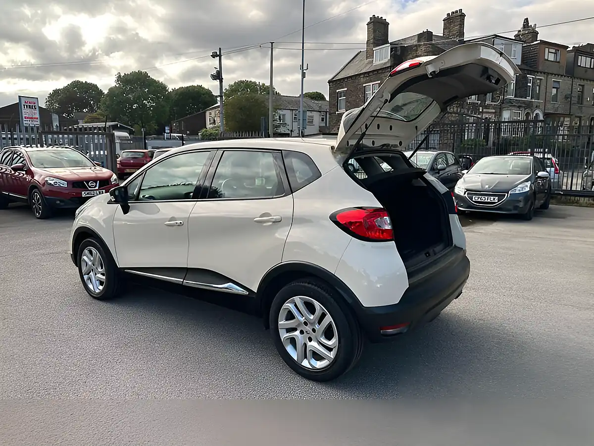 Used 2016 Renault Captur Energy Dynamique Nav White - Interior and Exterior details 12