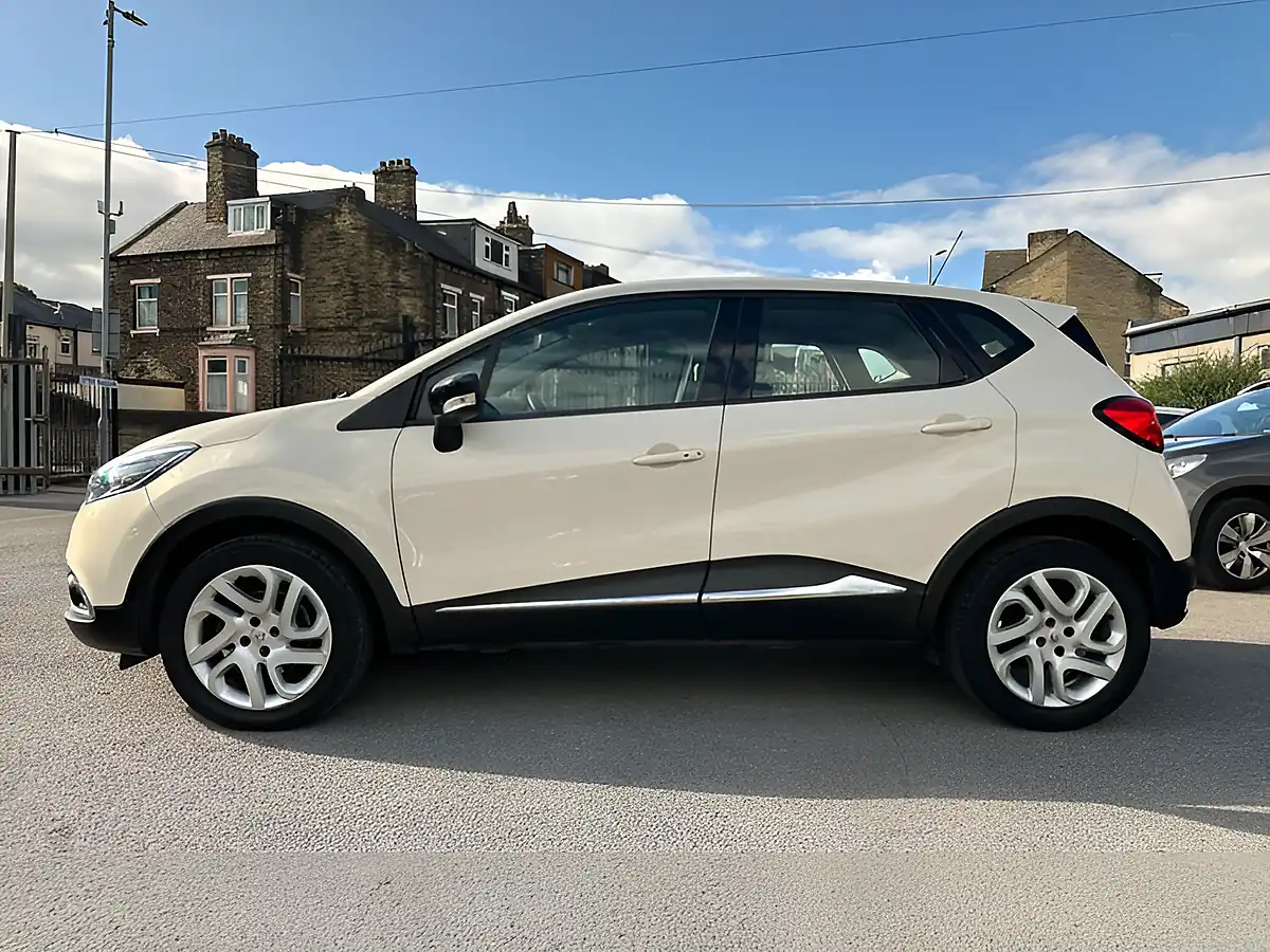 Used 2016 Renault Captur Energy Dynamique Nav White - Interior and Exterior details 13