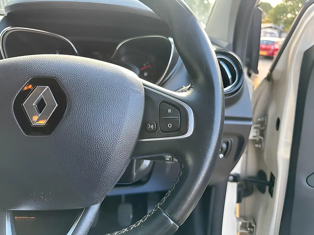 Used 2016 Renault Captur Energy Dynamique Nav White - Interior and Exterior details 17