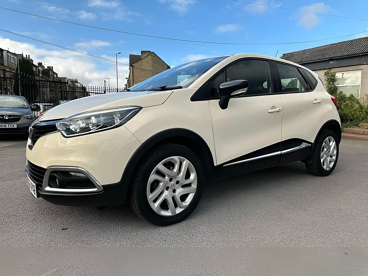 Used 2016 Renault Captur Energy Dynamique Nav White - Interior and Exterior details 5