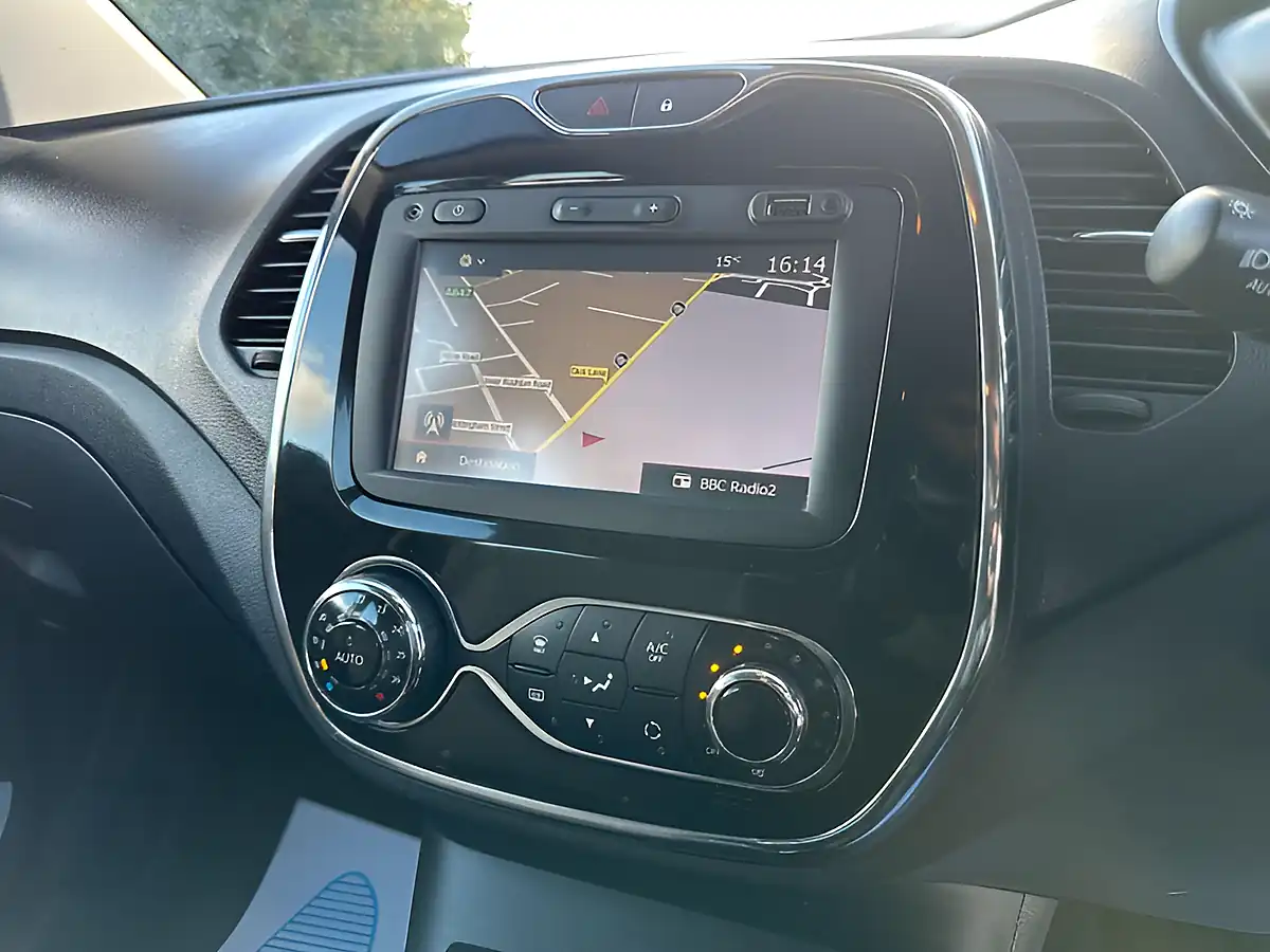 Used 2016 Renault Captur Energy Dynamique Nav White - Interior and Exterior details 7