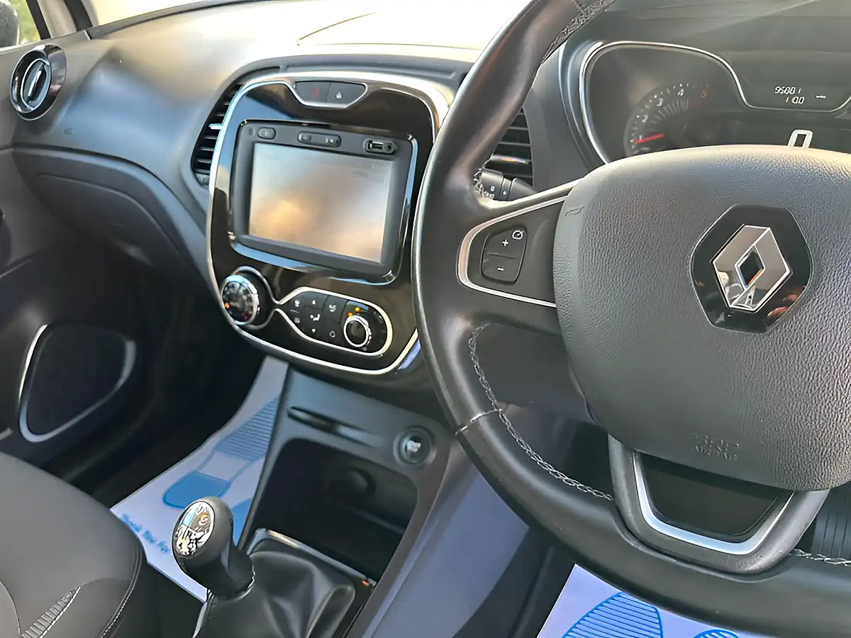 Used 2016 Renault Captur Energy Dynamique Nav White - Interior and Exterior details 8