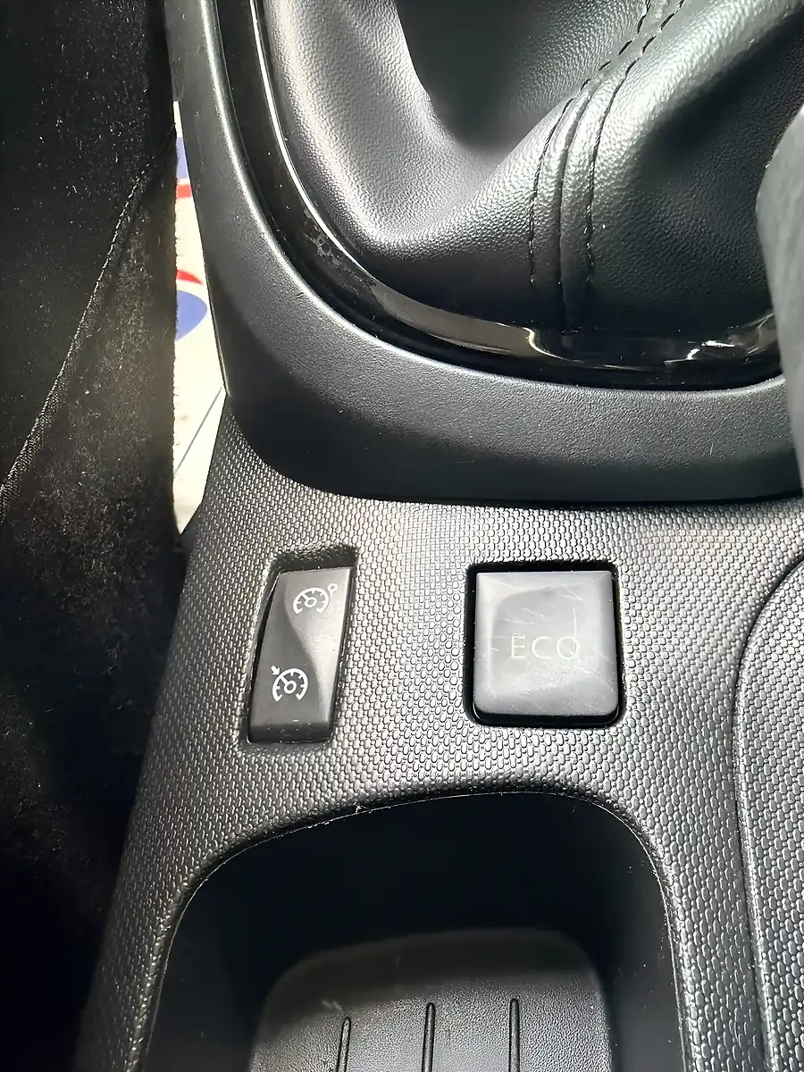 Used 2016 Renault Captur Energy Dynamique Nav White - Interior and Exterior details 14
