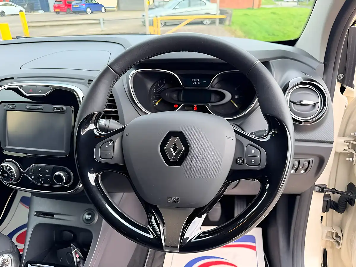 Used 2016 Renault Captur Energy Dynamique Nav White - Interior and Exterior details 15
