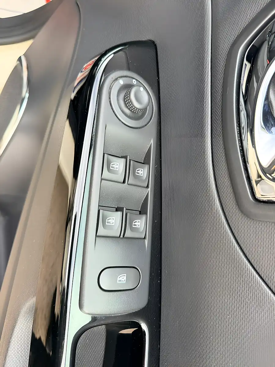 Used 2016 Renault Captur Energy Dynamique Nav White - Interior and Exterior details 16