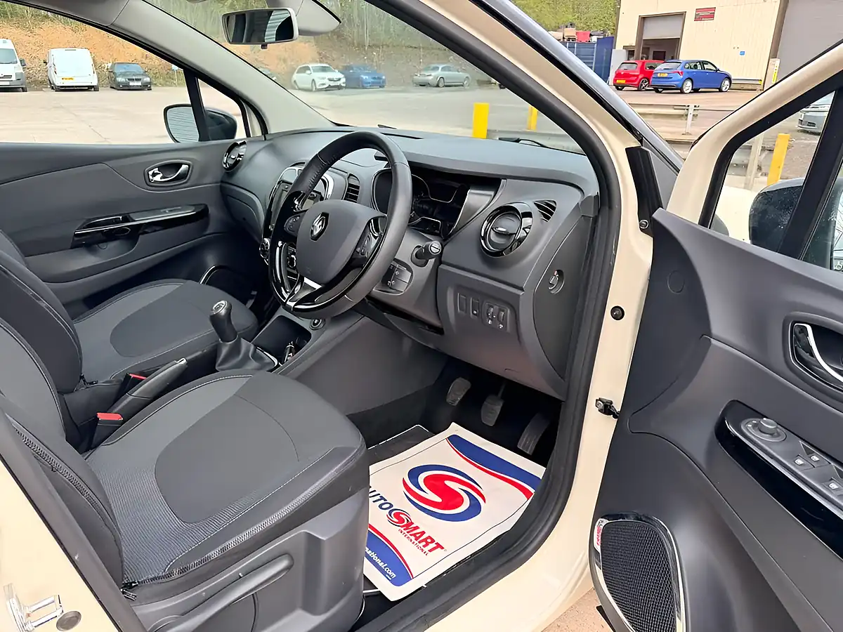 Used 2016 Renault Captur Energy Dynamique Nav White - Interior and Exterior details 17