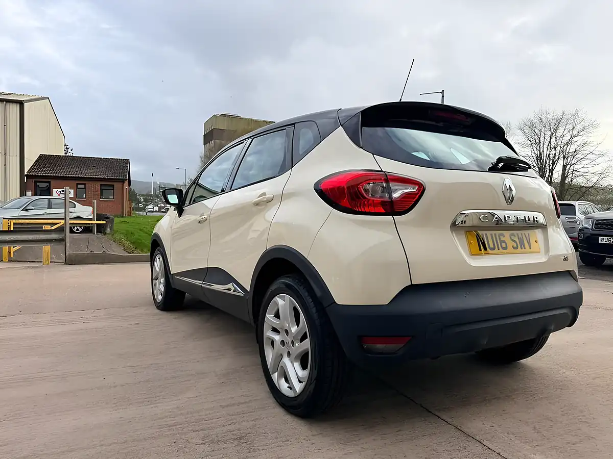 Used 2016 Renault Captur Energy Dynamique Nav White - Interior and Exterior details 6