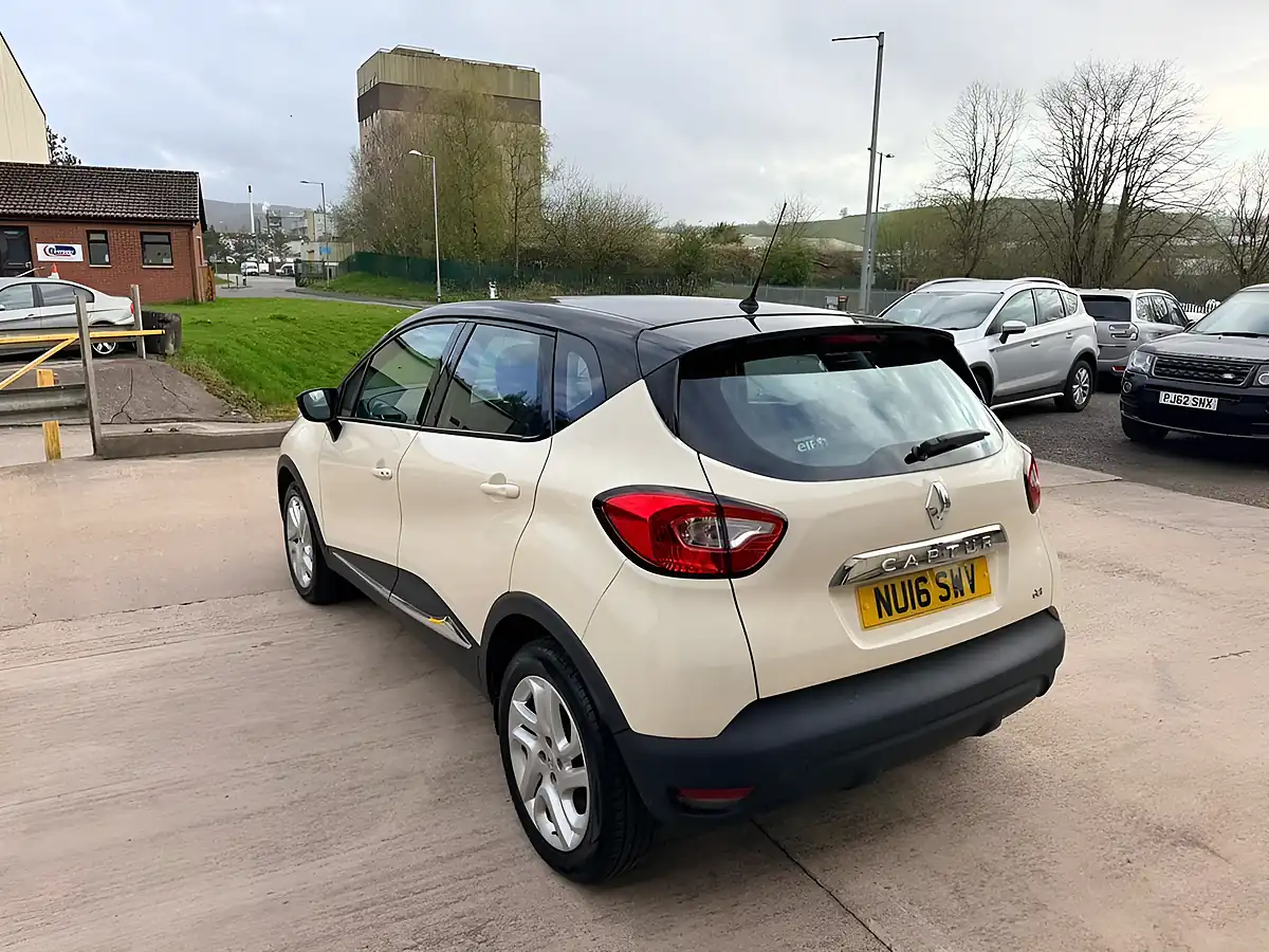 Used 2016 Renault Captur Energy Dynamique Nav White - Interior and Exterior details 7