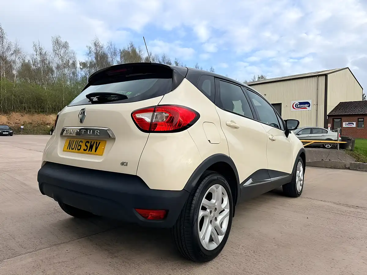 Used 2016 Renault Captur Energy Dynamique Nav White - Interior and Exterior details 9