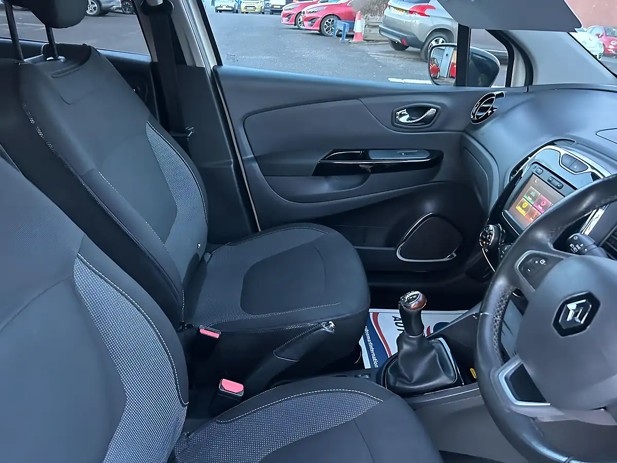 Used 2016 Renault Captur Energy Dynamique S Nav White - Interior and Exterior details 9