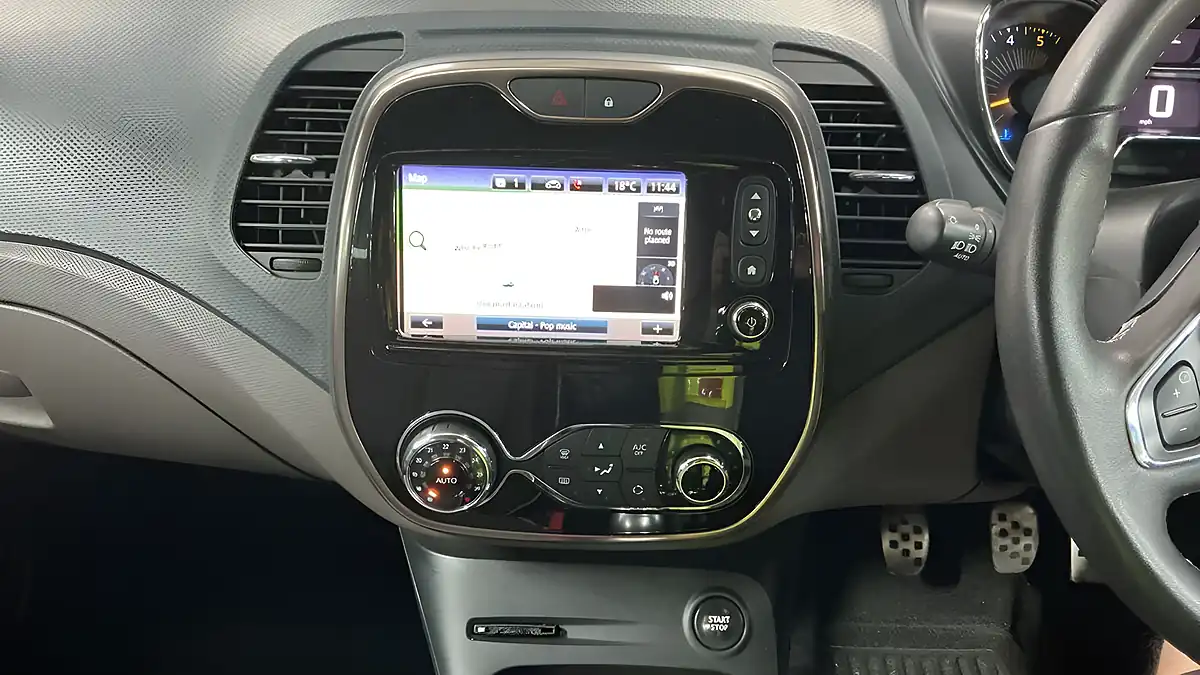 Used 2016 Renault Captur Energy Iconic Nav White - Interior and Exterior details 10