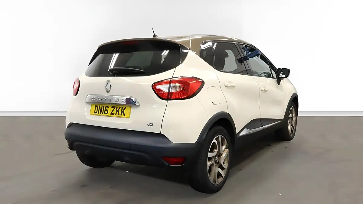 Used 2016 Renault Captur Energy Iconic Nav White - Interior and Exterior details 4