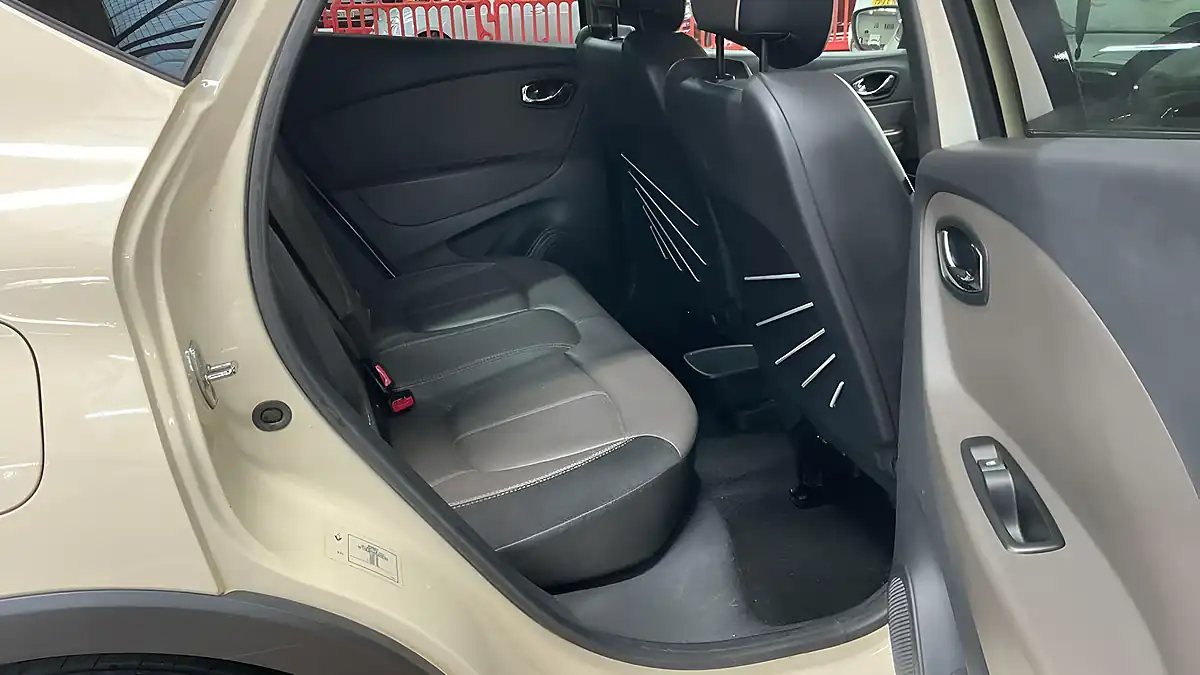 Used 2016 Renault Captur Energy Iconic Nav White - Interior and Exterior details 7