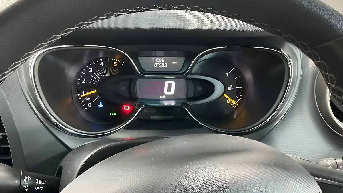 Used 2016 Renault Captur Energy Iconic Nav White - Interior and Exterior details 9