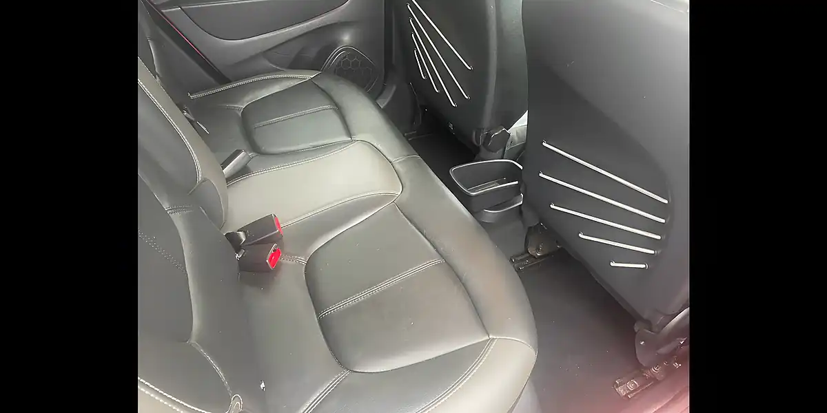 Used 2016 Renault Captur Energy Signature Nav Red - Interior and Exterior details 11