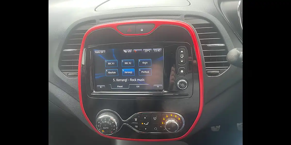 Used 2016 Renault Captur Energy Signature Nav Red - Interior and Exterior details 15