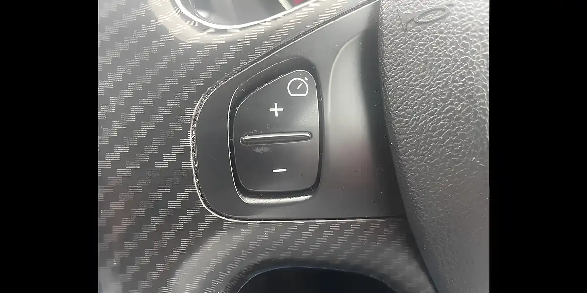 Used 2016 Renault Captur Energy Signature Nav Red - Interior and Exterior details 19