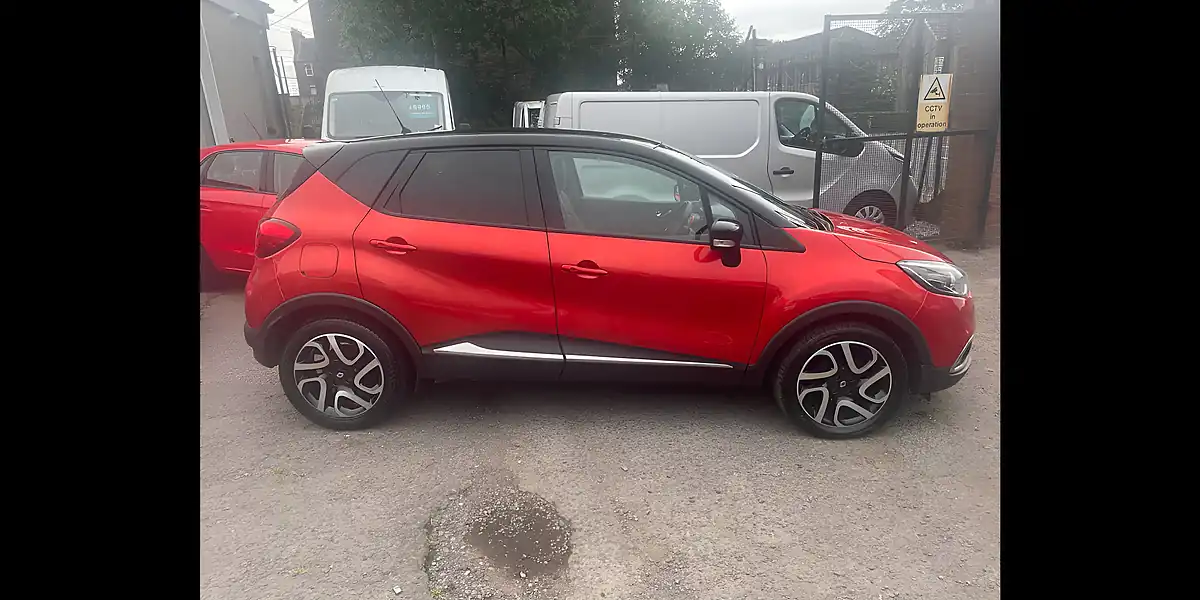 Used 2016 Renault Captur Energy Signature Nav Red - Interior and Exterior details 3