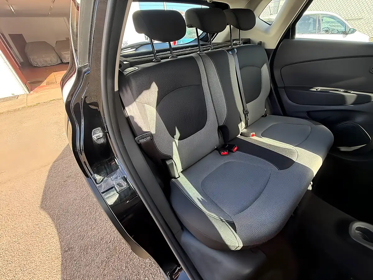 Used 2016 Renault Captur Expression Plus Black - Interior and Exterior details 12