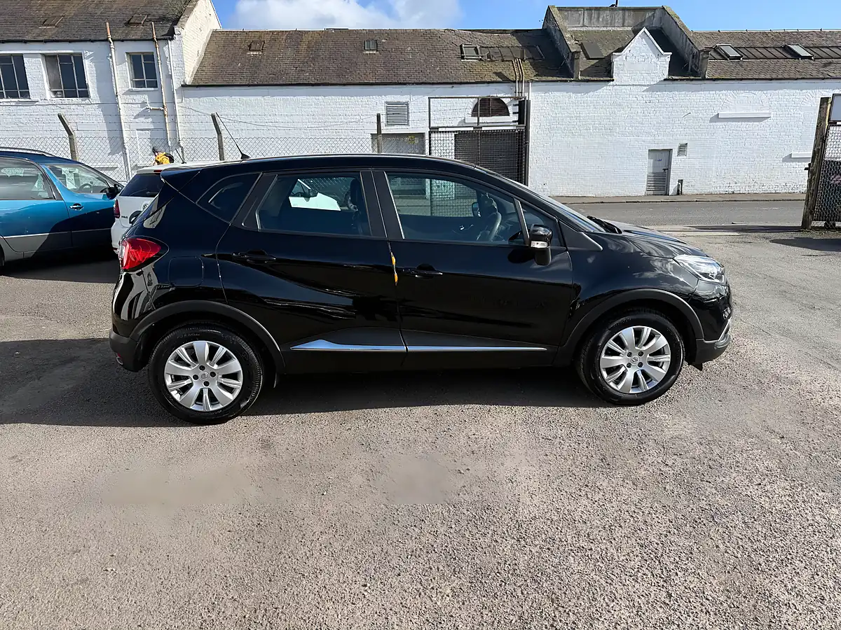 Used 2016 Renault Captur Expression Plus Black - Interior and Exterior details 5
