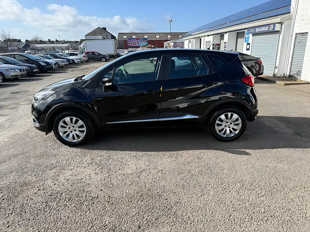 Used 2016 Renault Captur Expression Plus Black - Interior and Exterior details 8