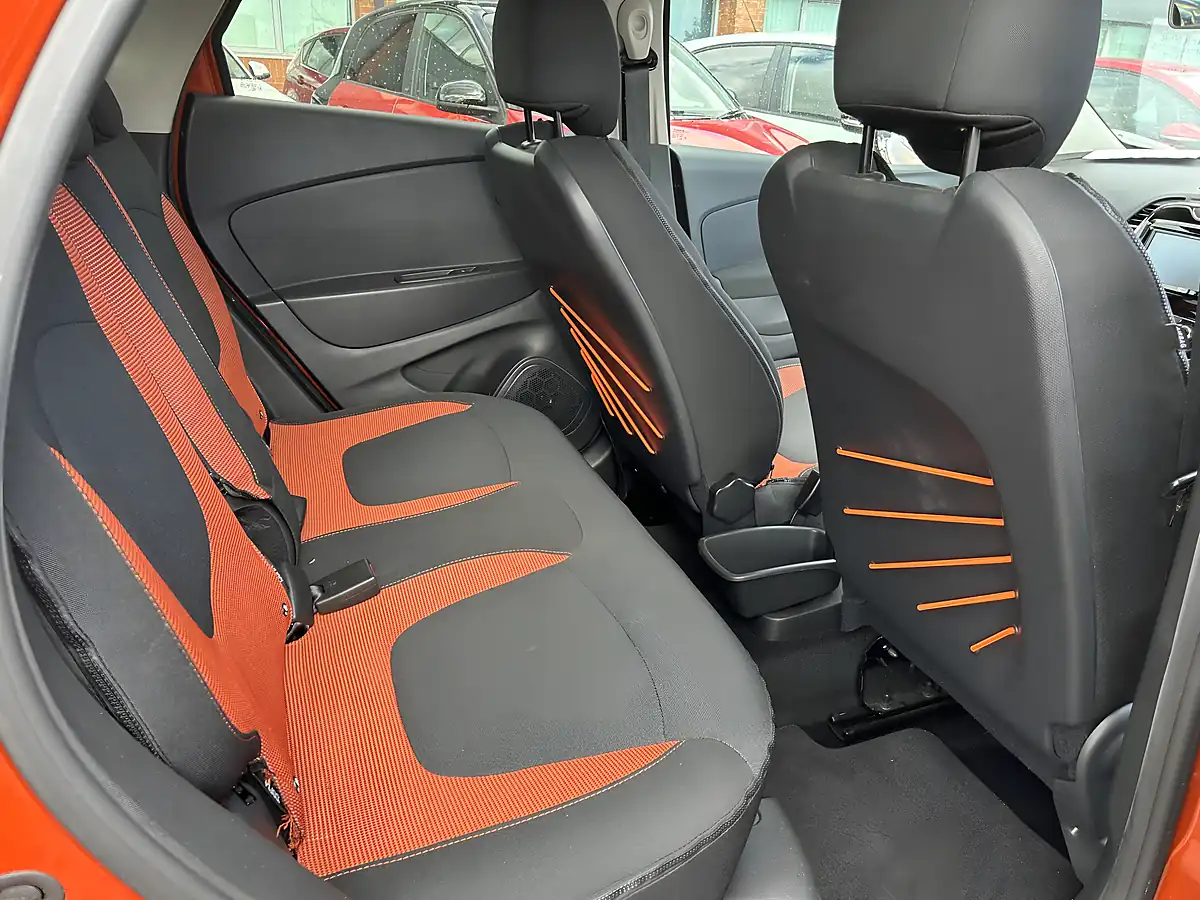 Used 2016 Renault Captur Orange - Interior and Exterior details 11
