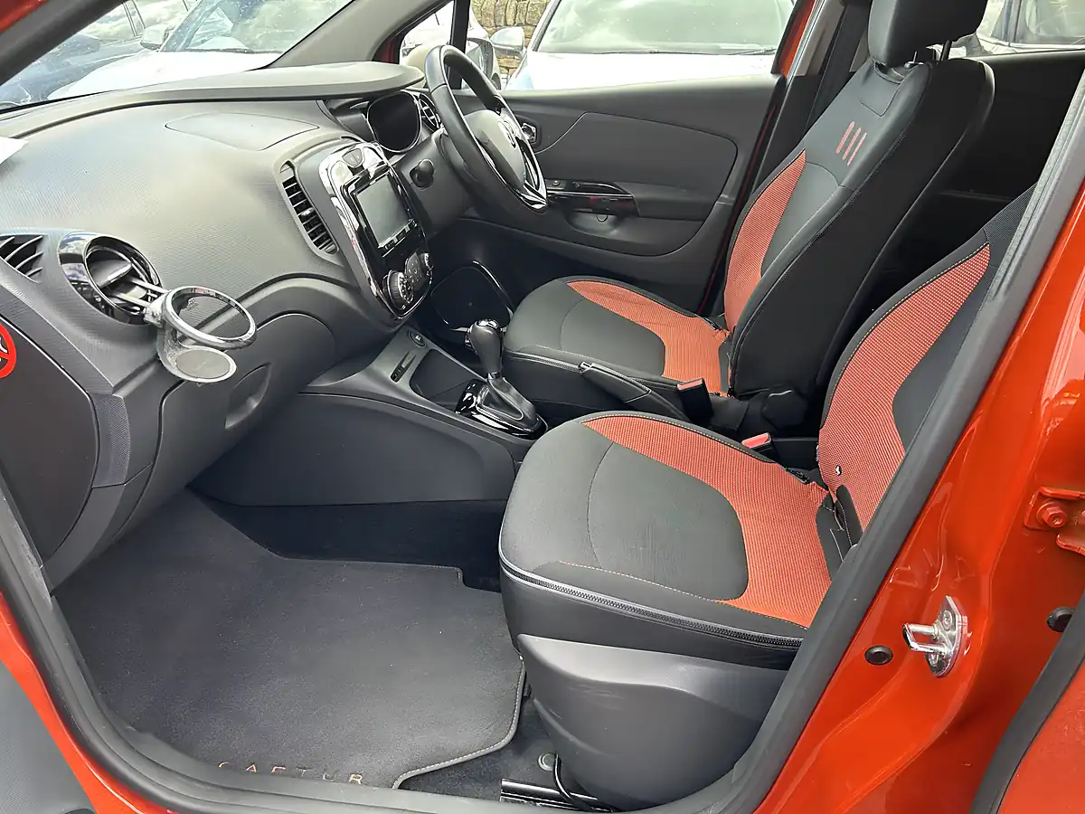 Used 2016 Renault Captur Orange - Interior and Exterior details 12