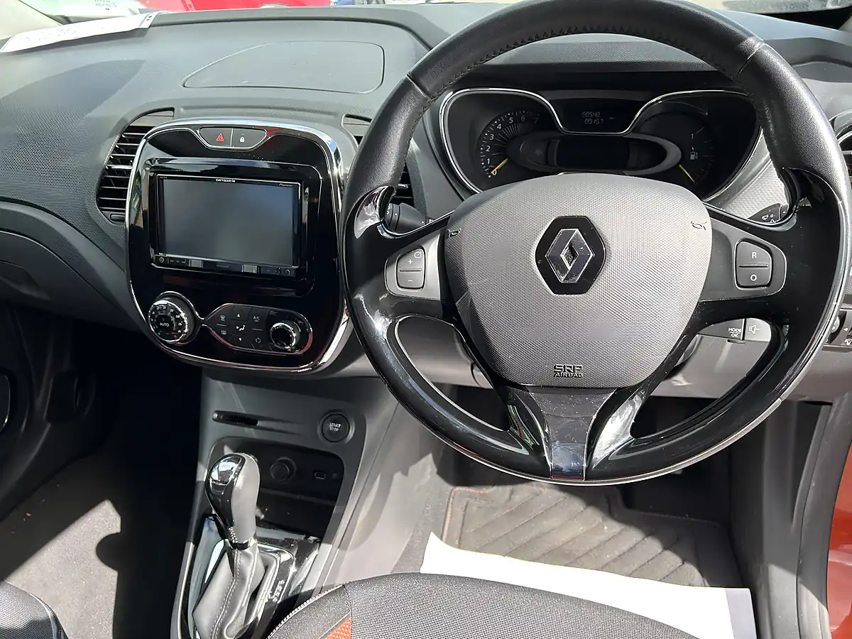 Used 2016 Renault Captur Orange - Interior and Exterior details 7