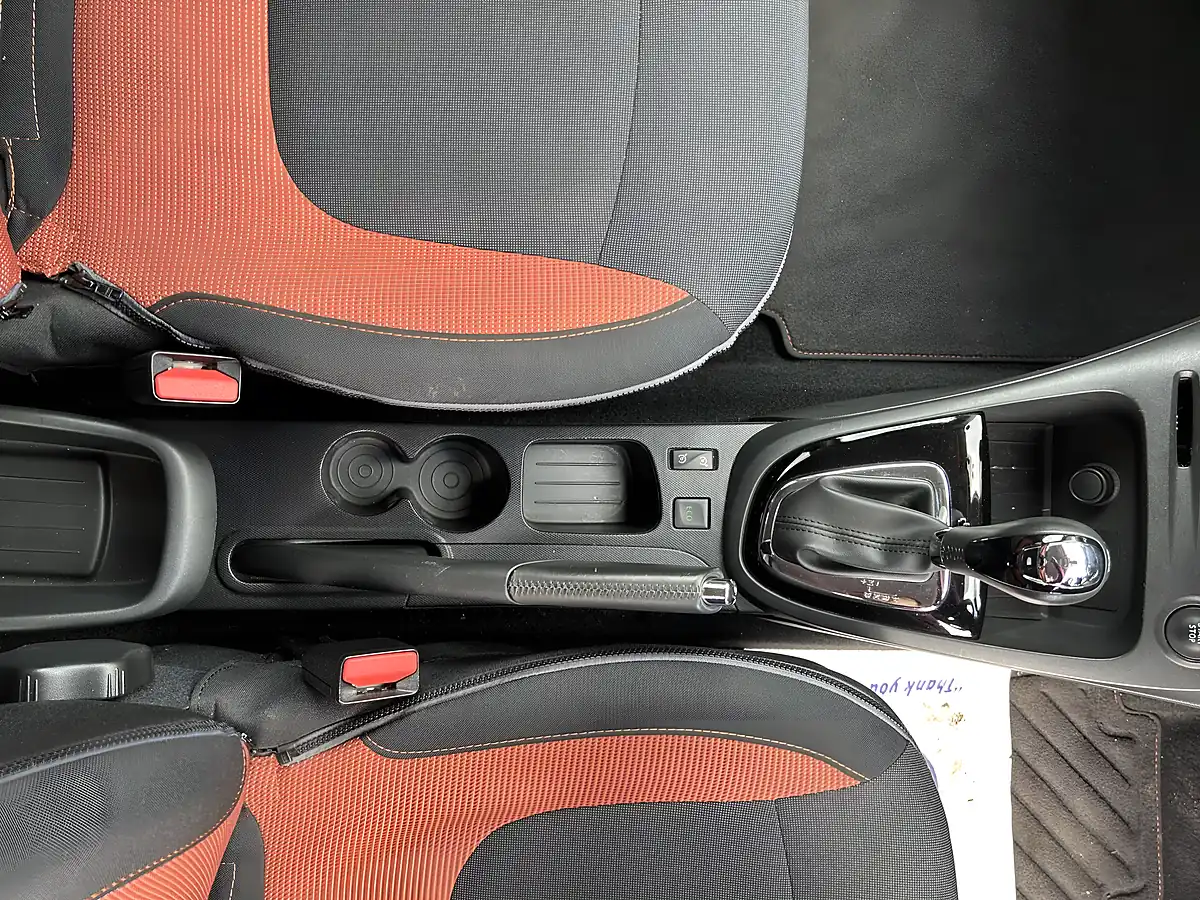 Used 2016 Renault Captur Orange - Interior and Exterior details 9
