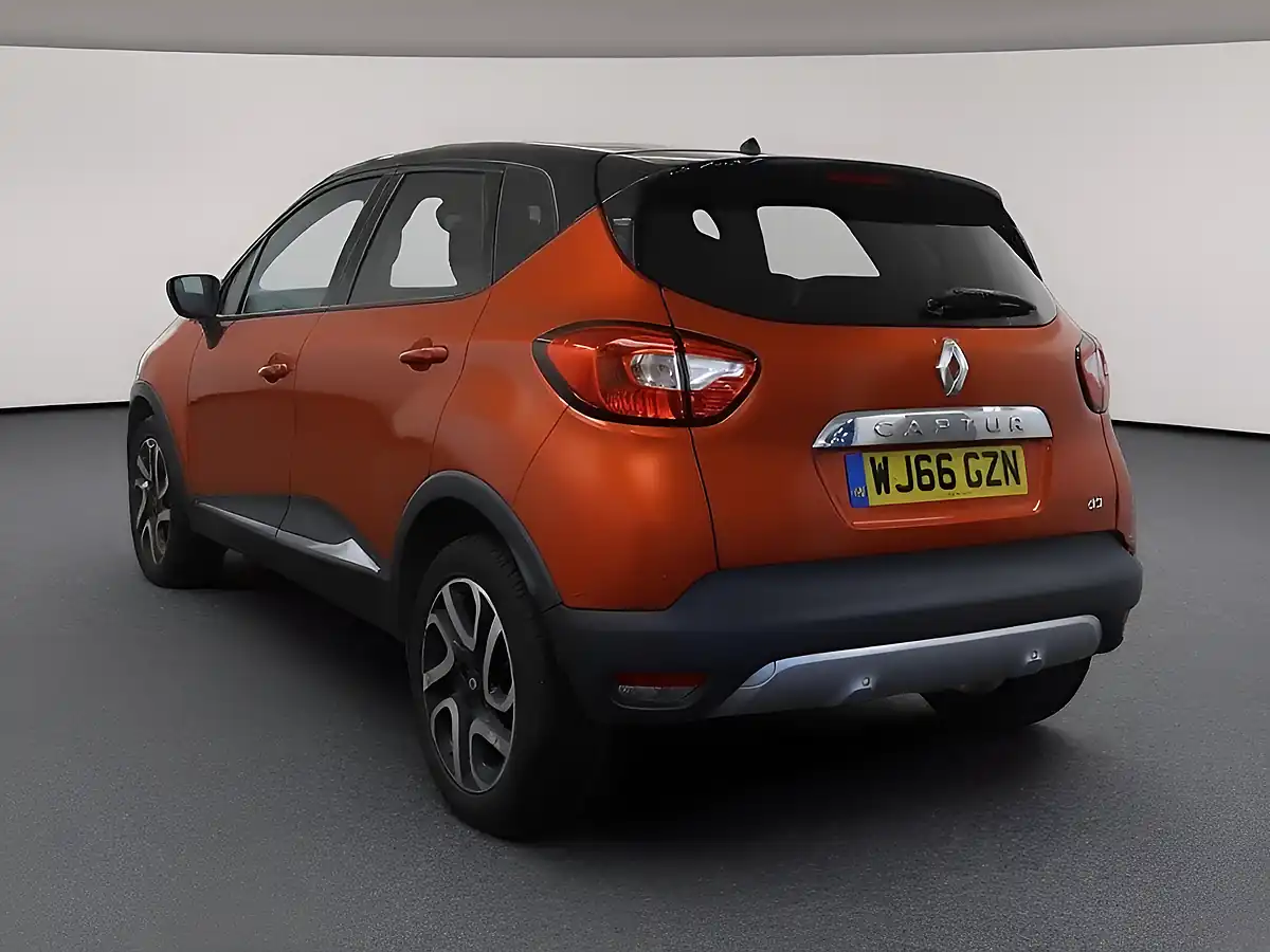 Used 2016 Renault Captur Signature Nav Flame Red - Interior and Exterior details 4