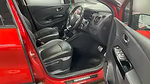 Used 2016 Renault Captur Signature Nav Flame Red - Interior and Exterior details 7