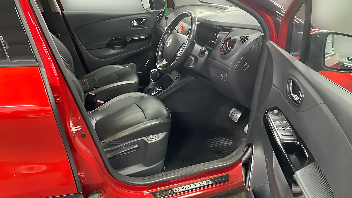 Used 2016 Renault Captur Signature Nav Flame Red - Interior and Exterior details 7