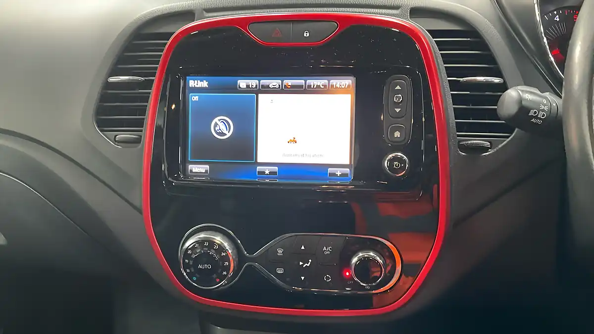 Used 2016 Renault Captur Signature Nav Flame Red - Interior and Exterior details 8