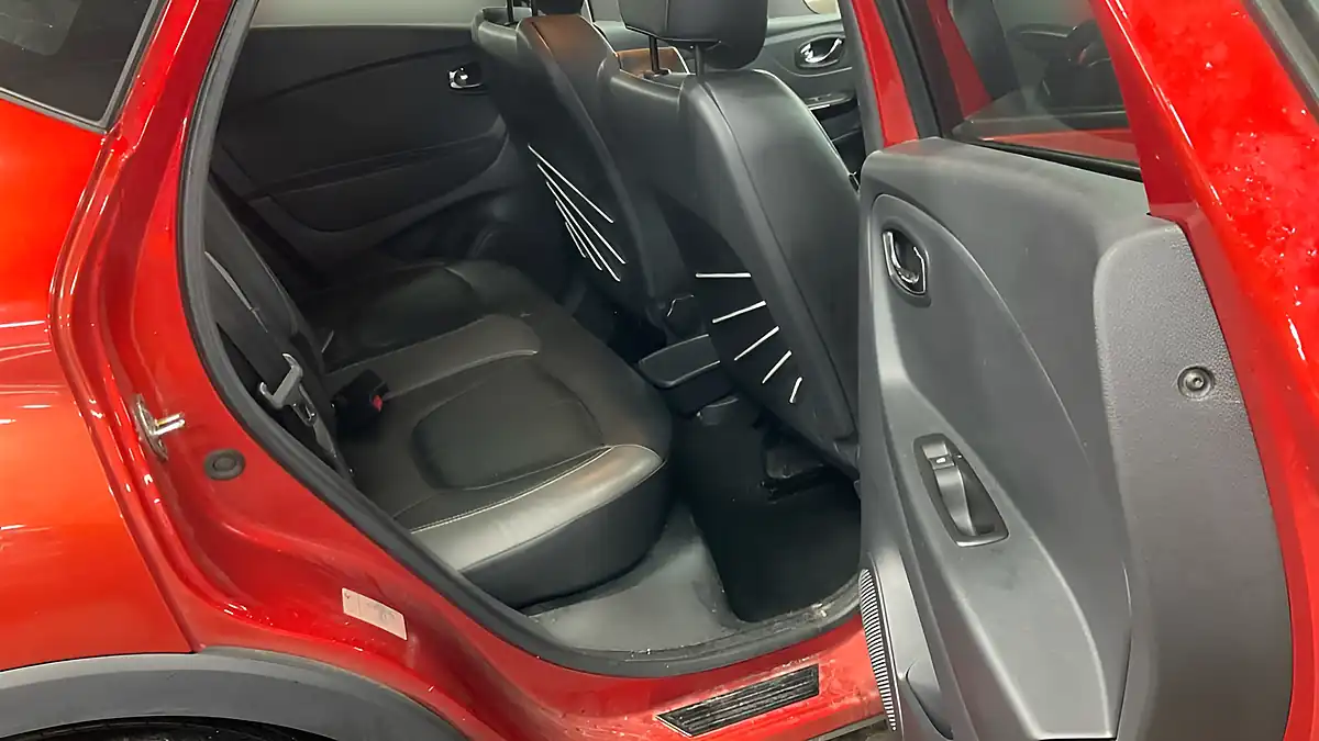 Used 2016 Renault Captur Signature Nav Flame Red - Interior and Exterior details 9
