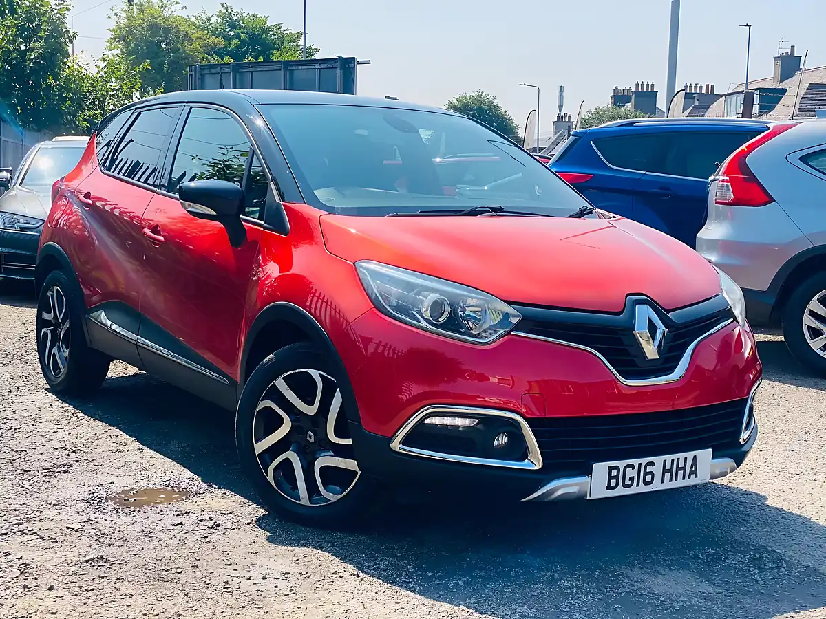 Used 2016 Renault Captur Signature Nav Red - Front View