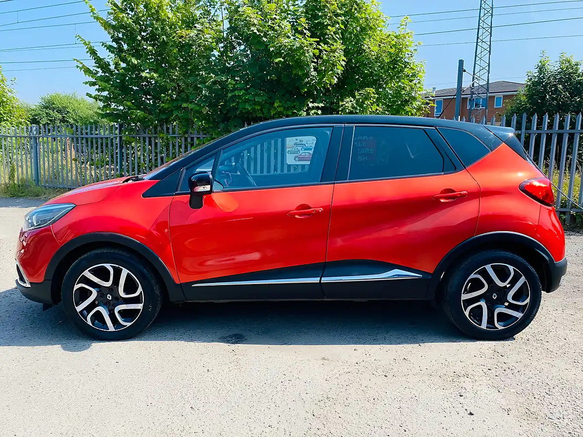 Used 2016 Renault Captur Signature Nav Red - Interior and Exterior details 10