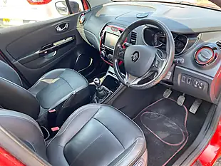 Used 2016 Renault Captur Signature Nav Red - Interior and Exterior details 11