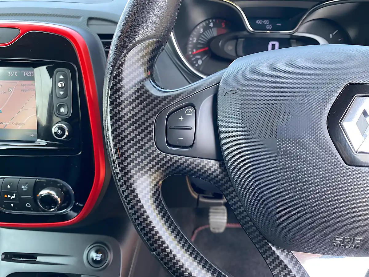 Used 2016 Renault Captur Signature Nav Red - Interior and Exterior details 13