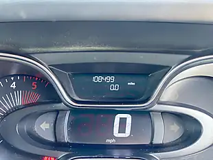 Used 2016 Renault Captur Signature Nav Red - Interior and Exterior details 14