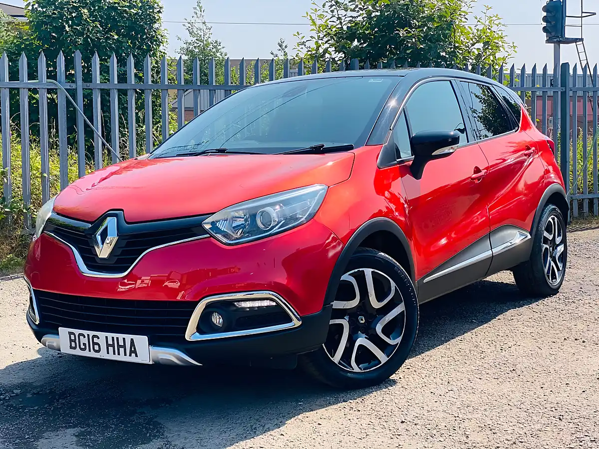 Used 2016 Renault Captur Signature Nav Red - Interior and Exterior details 3