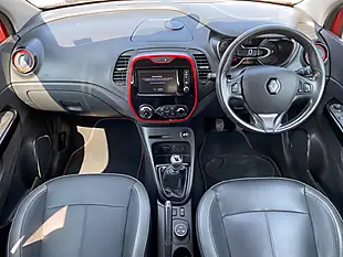 Used 2016 Renault Captur Signature Nav Red - Interior and Exterior details 4