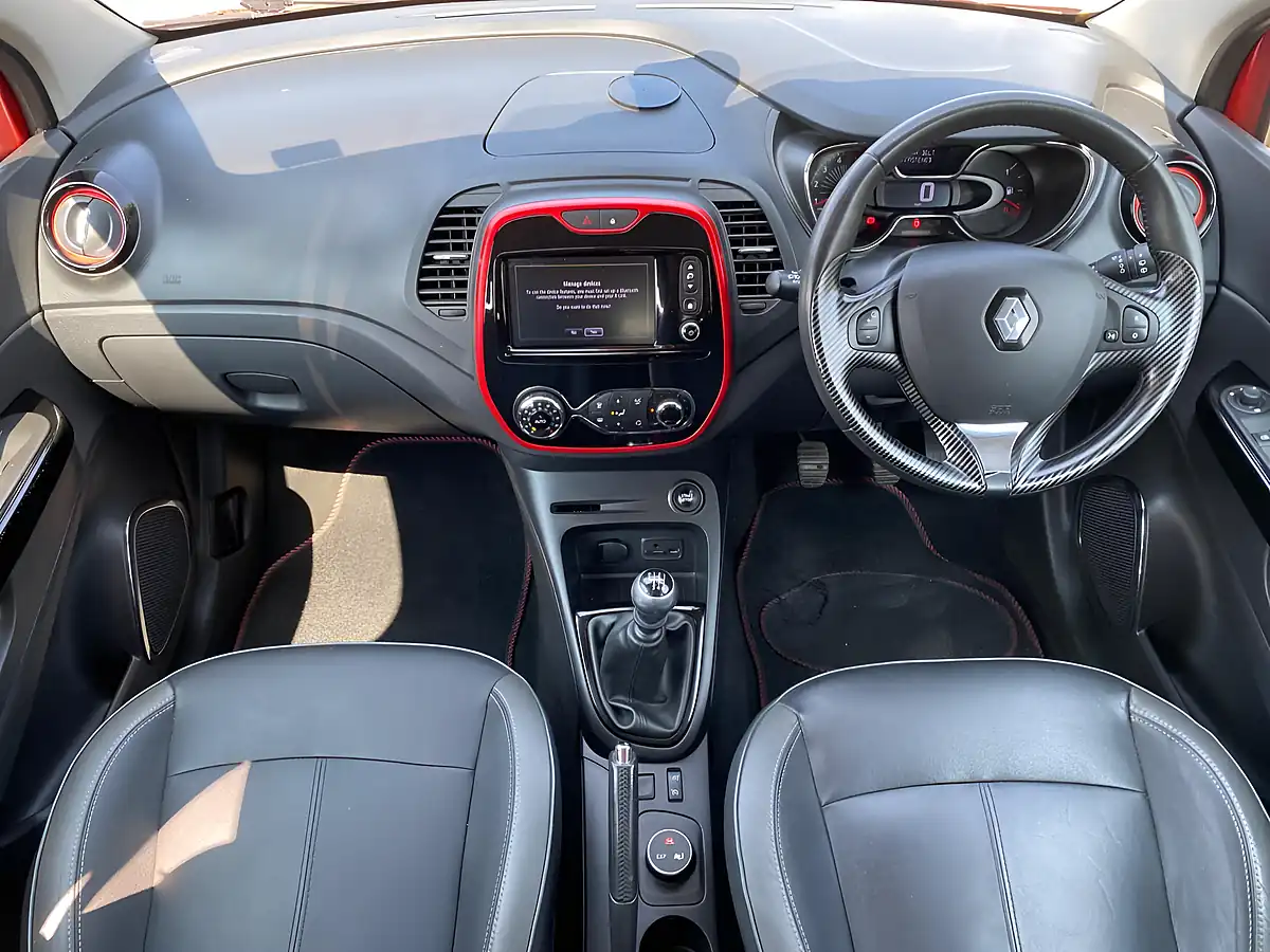 Used 2016 Renault Captur Signature Nav Red - Interior and Exterior details 4