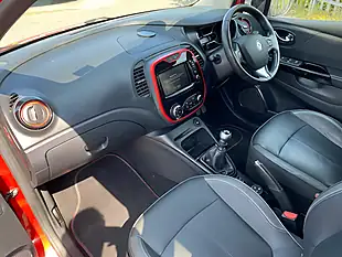 Used 2016 Renault Captur Signature Nav Red - Interior and Exterior details 5