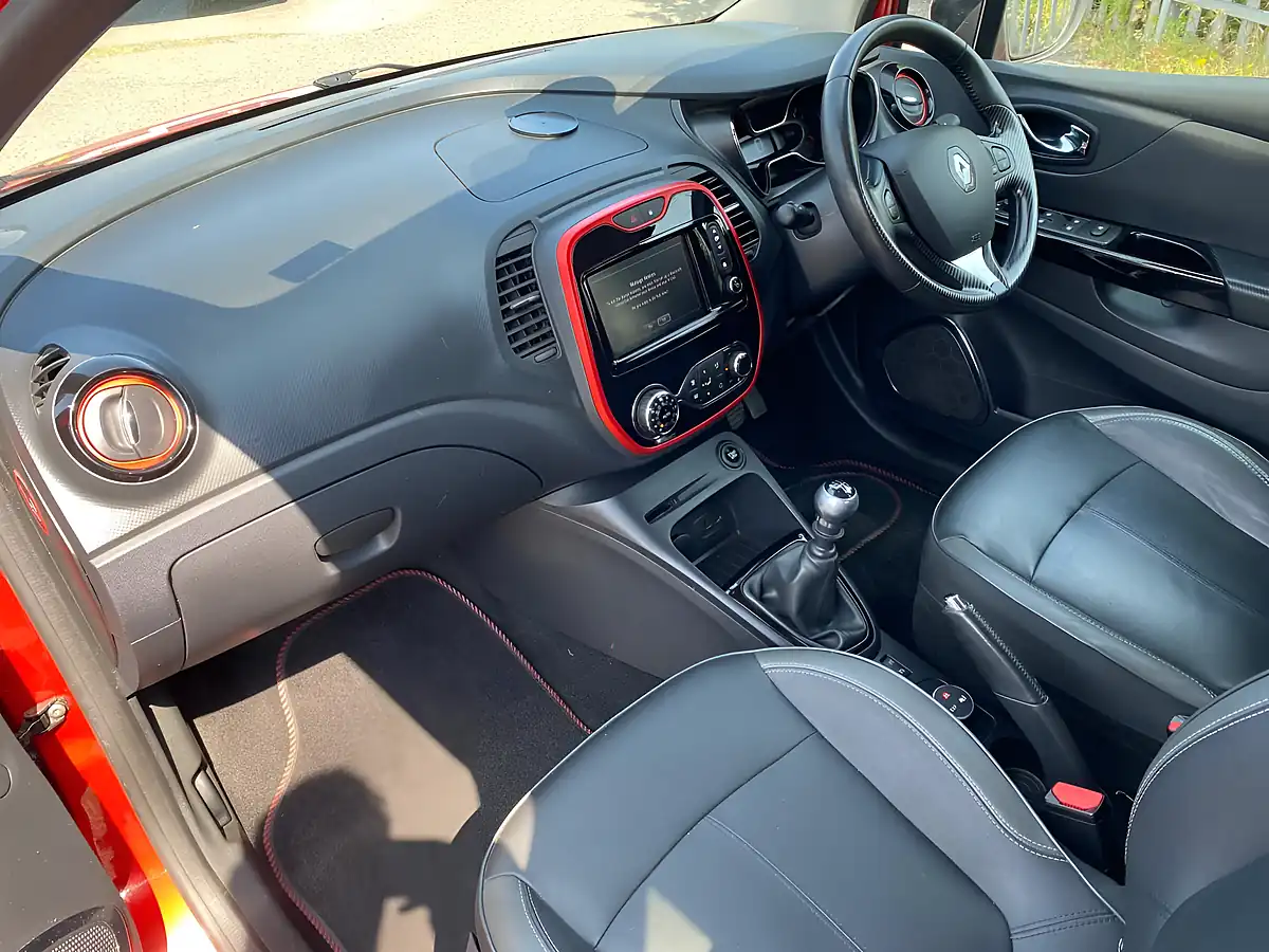Used 2016 Renault Captur Signature Nav Red - Interior and Exterior details 5