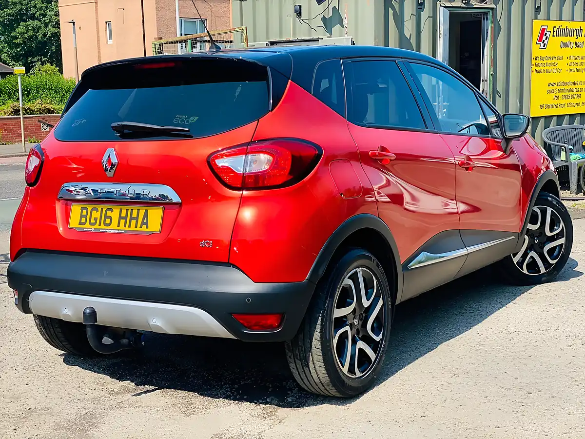 Used 2016 Renault Captur Signature Nav Red - Interior and Exterior details 7