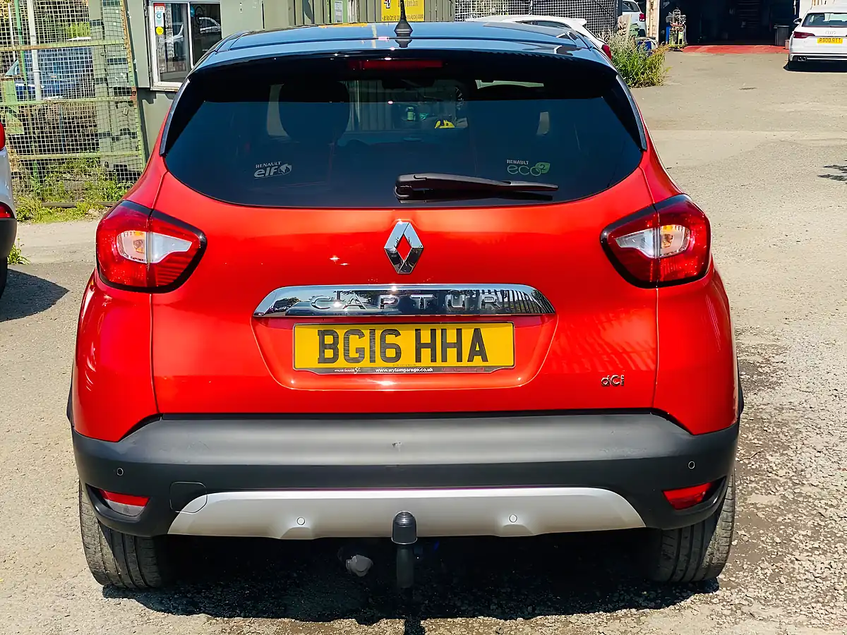 Used 2016 Renault Captur Signature Nav Red - Interior and Exterior details 8