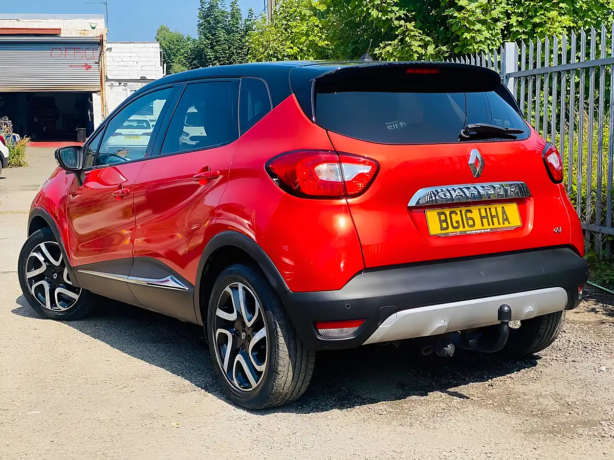 Used 2016 Renault Captur Signature Nav Red - Interior and Exterior details 9