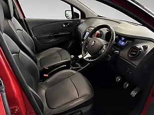 Used 2016 Renault Captur Signature Nav Red - Interior and Exterior details 2