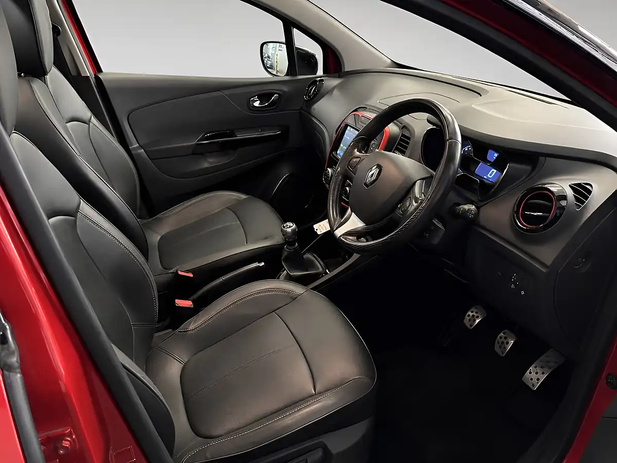 Used 2016 Renault Captur Signature Nav Red - Interior and Exterior details 2