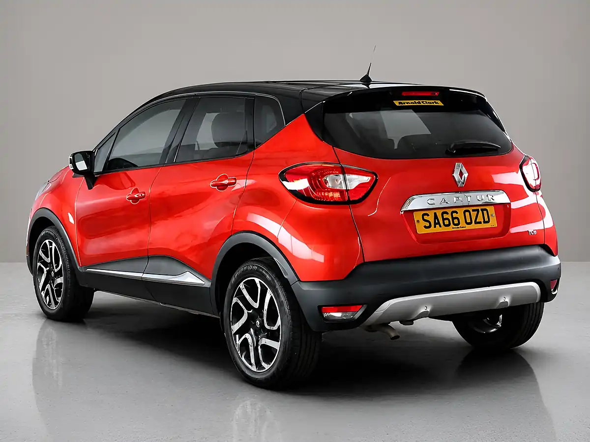 Used 2016 Renault Captur Signature Nav Red - Interior and Exterior details 3